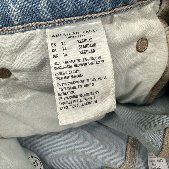 AMERICAN EAGLE Women’s Light Wash 90s Flare Destroyed Denim Jeans Sz 14 - Picture 10 of 14